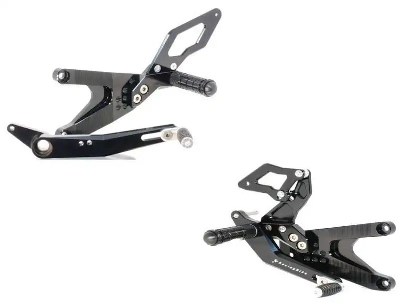 Pedane arretrate Racingbike per Yamaha R1 M 17-25 con poggiapiede fisso colore nero