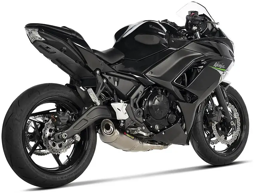Scarico completo Akrapovic Racing non omologato con collettori in acciaio e terminale in titanio per Kawasaki Ninja 650 17-25