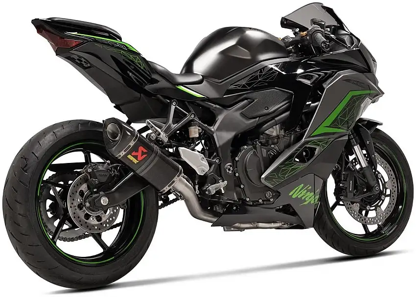 Scarico completo Akrapovic Racing non omologato con collettori in acciaio e terminale in carbonio per Kawasaki Ninja ZX-25R 23-25
