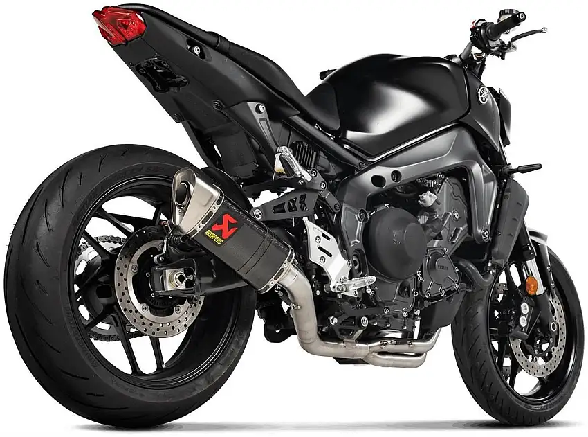 Scarico completo Akrapovic Racing non omologato con collettori in acciaio e terminale in carbonio con fondello in titanio per Yamaha MT-09 21-23