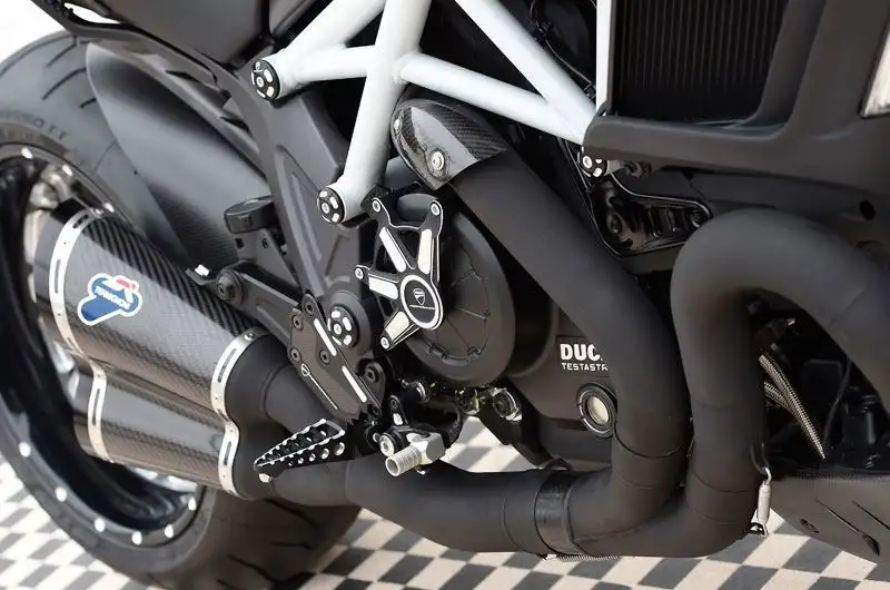 Scarico completo Termignoni non omologato con collettori in acciaio inox black edition e terminali in carbonio per Ducati Diavel 1200 10-18 (2 Silenziatori)