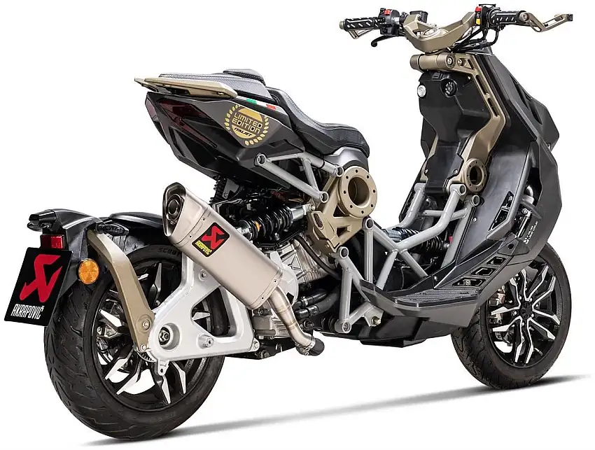 Terminale di scarico Akrapovic non omologato in titanio per Italjet Dragster 200 21-24