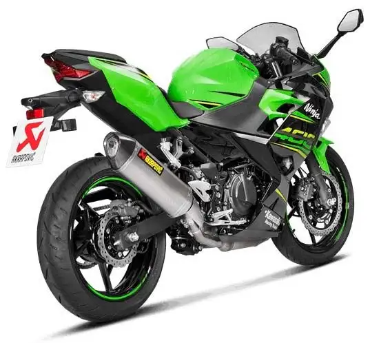 Terminale di scarico Akrapovic omologato in titanio con fondello in carbonio per Kawasaki Ninja 250 18-19