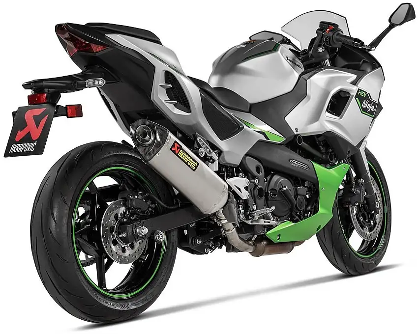 Terminale di scarico Akrapovic omologato Euro 5+ in titanio con fondello in carbonio per Kawasaki Ninja 7 Hybrid 24-25