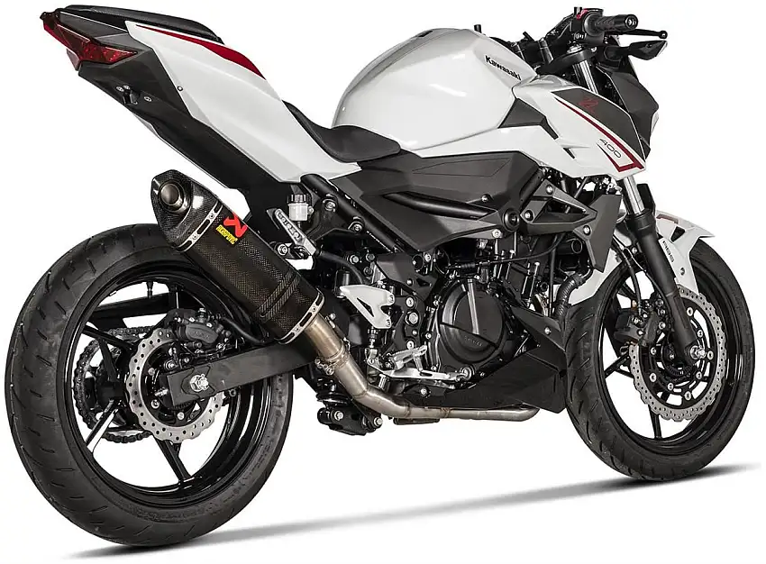 Terminale di scarico Akrapovic non omologato in carbonio per Kawasaki Z 400 19-25