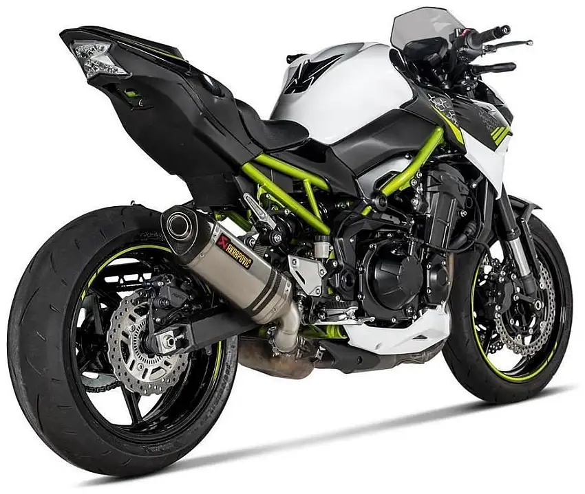 Terminale di scarico Akrapovic omologato Euro 4 in titanio con fondello in carbonio per Kawasaki Z 900 A2 18-24
