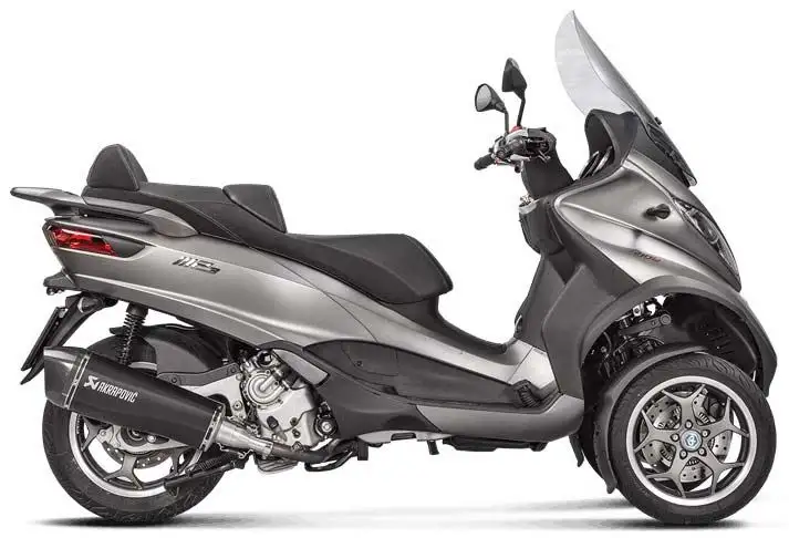 Terminale di scarico Akrapovic omologato in acciaio inox foderato nero con fondello in carbonio per Piaggio MP3 500 LT 17-20