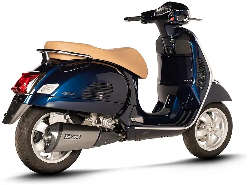 Terminale di scarico Akrapovic non omologato in titanio con fondello in carbonio per Piaggio Vespa GTS 300 21-24