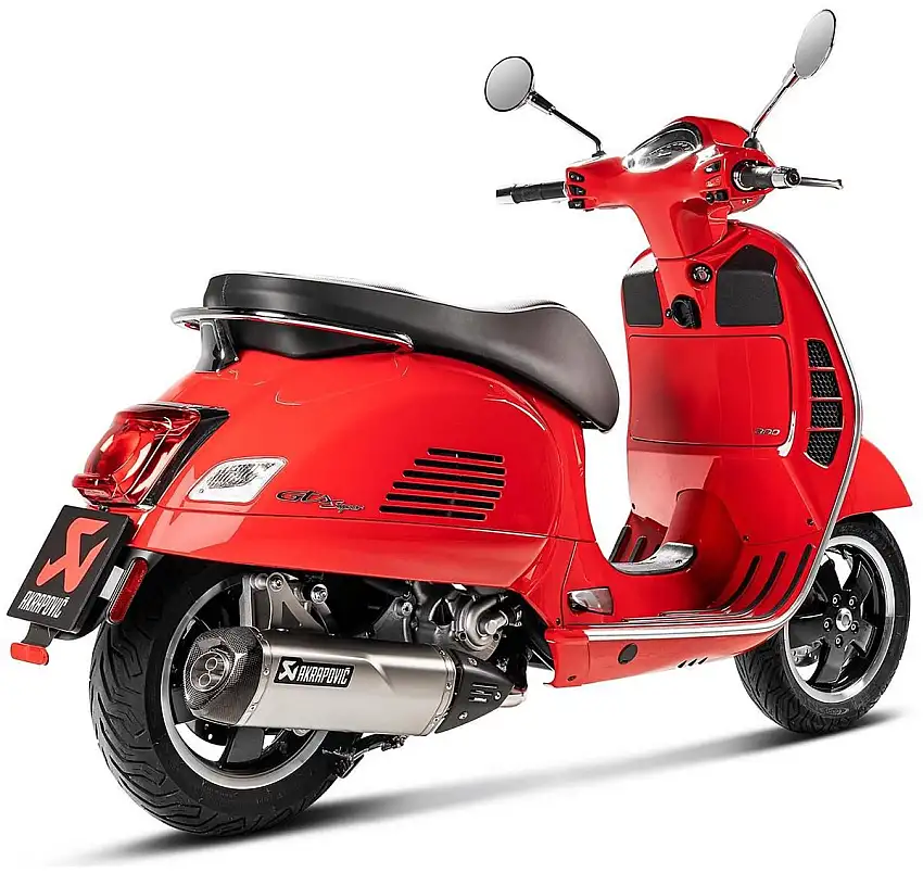 Terminale di scarico Akrapovic omologato in acciaio inox con fondello in carbonio per Piaggio Vespa GTV 250 06-13
