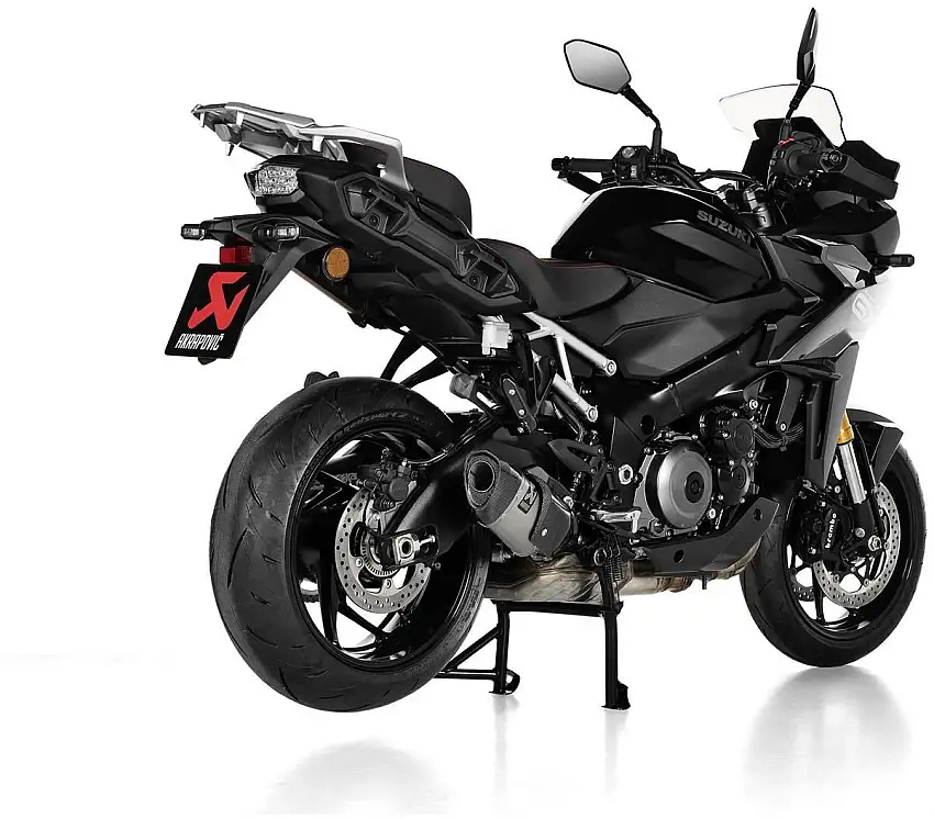 Terminale di scarico Akrapovic omologato in titanio con fondello in carbonio per Suzuki GSX-S 1000 GX 24-25 con cavalletto centrale