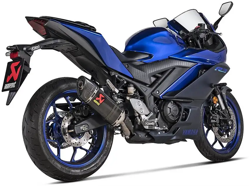 Terminale di scarico Akrapovic omologato Euro 5 in carbonio per Yamaha R3 22-25