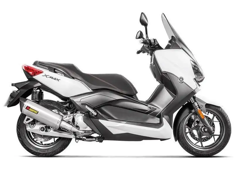 Terminale di scarico Akrapovic omologato in acciaio con fondello in carbonio per Yamaha X-Max 125 ABS 17-20