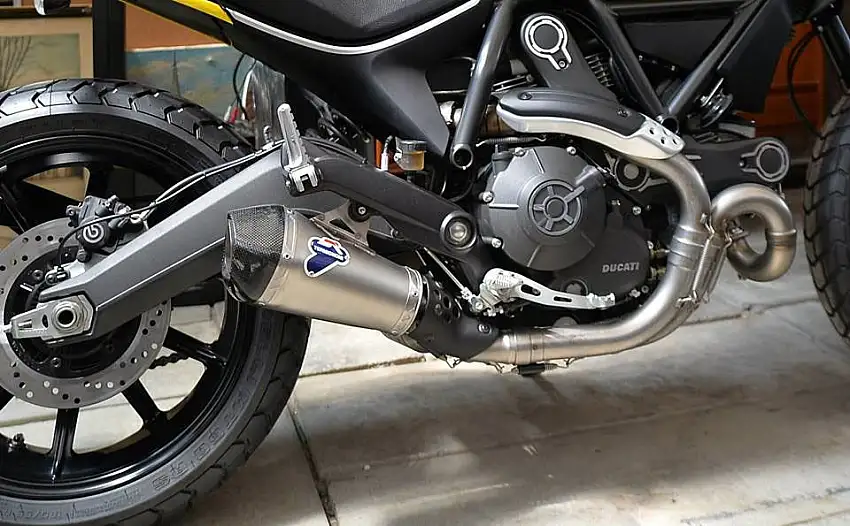 Terminale di scarico Termignoni non omologato in titanio con fondello in carbonio passaggio basso per Ducati Scrambler 800 15-19