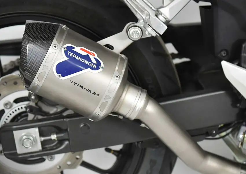 Terminale di scarico Termignoni non omologato in titanio con fondello in carbonio corto per Honda CBR 500 R 19-22