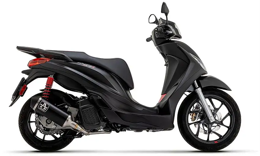 Terminale di scarico Arrow Urban alluminio Dark con fondello Dark omologato per piaggio medley 125 s abs 20-24