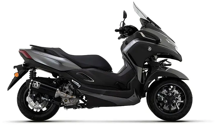 Terminale di scarico Arrow Urban alluminio Dark con fondello Dark omologato per Yamaha Tricity 300 21-24