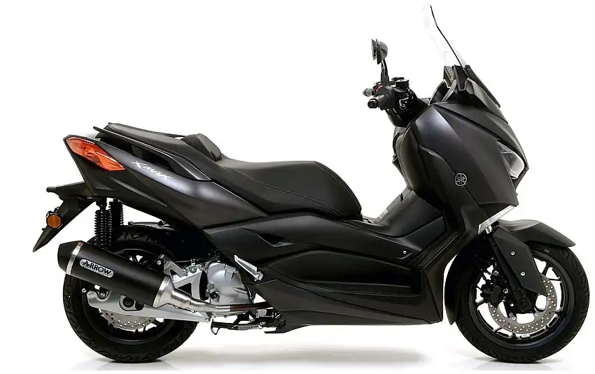 Terminale di scarico Arrow Urban alluminio Dark con fondello Dark omologato per Yamaha X-Max 125 18-20