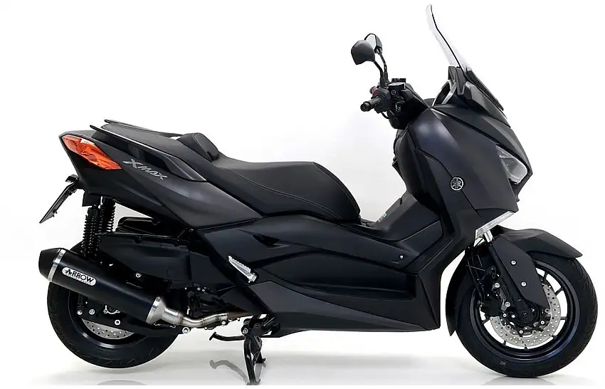 Terminale di scarico Arrow Urban alluminio Dark con fondello Dark omologato per Yamaha X-Max 400 17-20