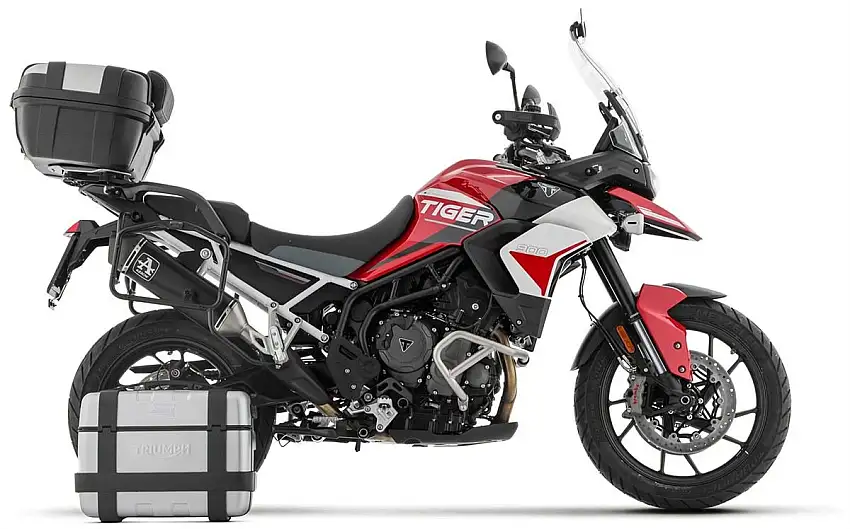 Terminale di scarico Arrow Veloce in alluminio Dark per montaggio valige laterali omologato per Triumph Tiger 900 Rally 20-23